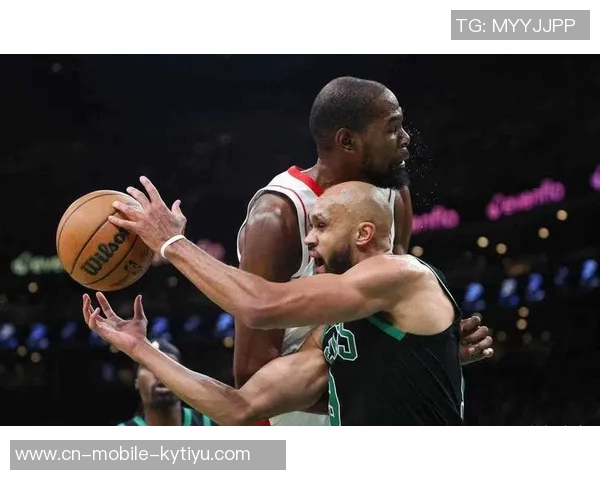 德里克怀特首节表现出色10投5中砍下12分助力球队正负值6